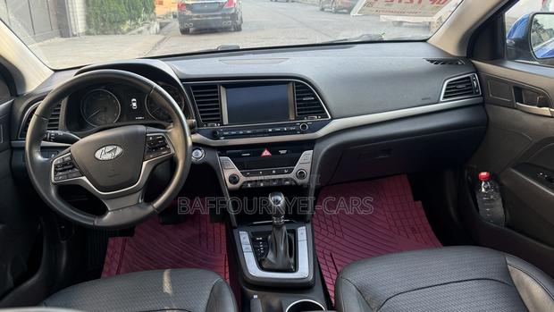 Hyundai Elantra Limited Sedan FWD (2.0L 4cyl 6A) 2017 Blue