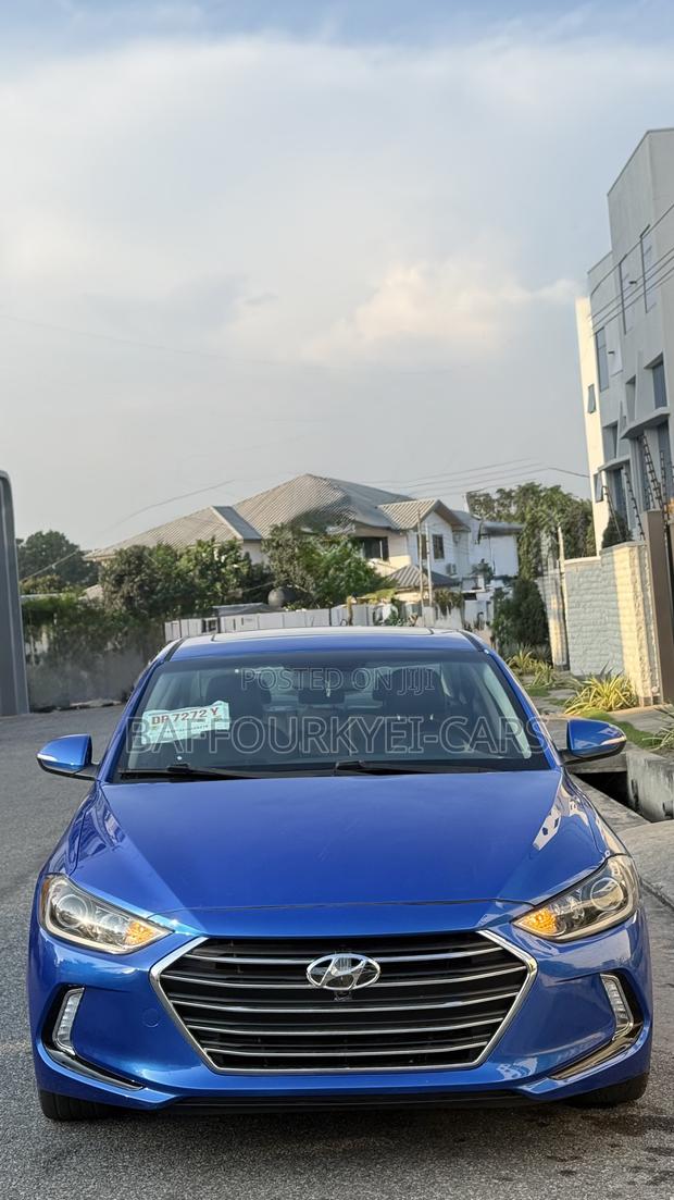 Hyundai Elantra Limited Sedan FWD (2.0L 4cyl 6A) 2017 Blue