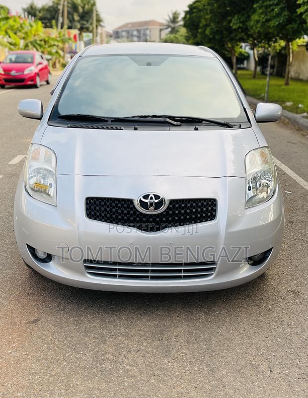 Toyota Yaris Base Hatchback 5dr 2010 Silver