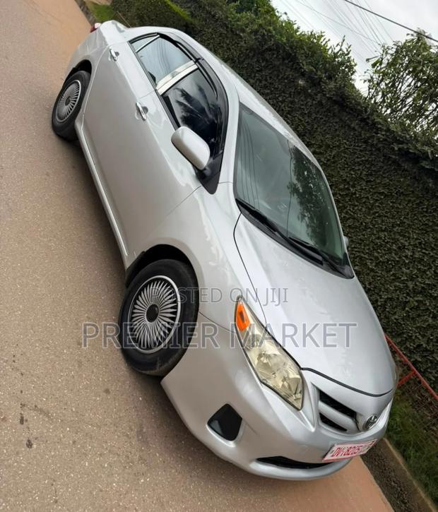 Toyota Corolla LE 4dr Sedan (1.8L 4cyl 4A) 2013 Silver