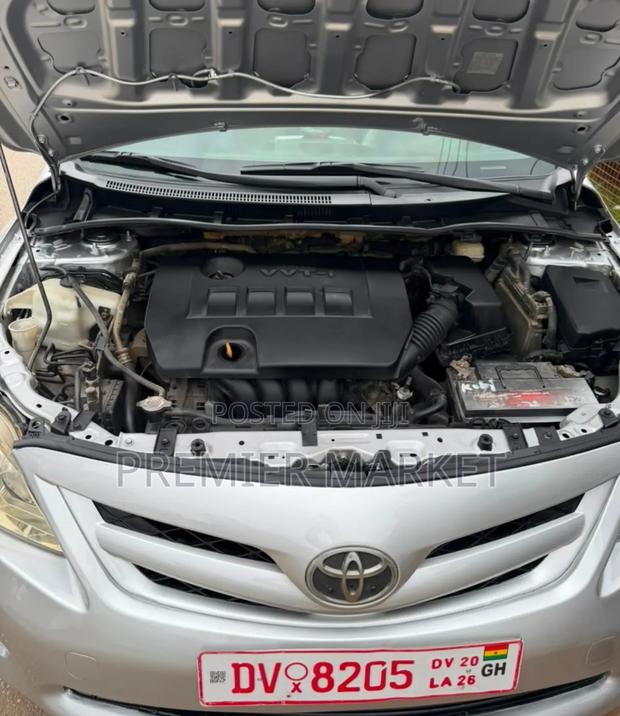 Toyota Corolla LE 4dr Sedan (1.8L 4cyl 4A) 2013 Silver