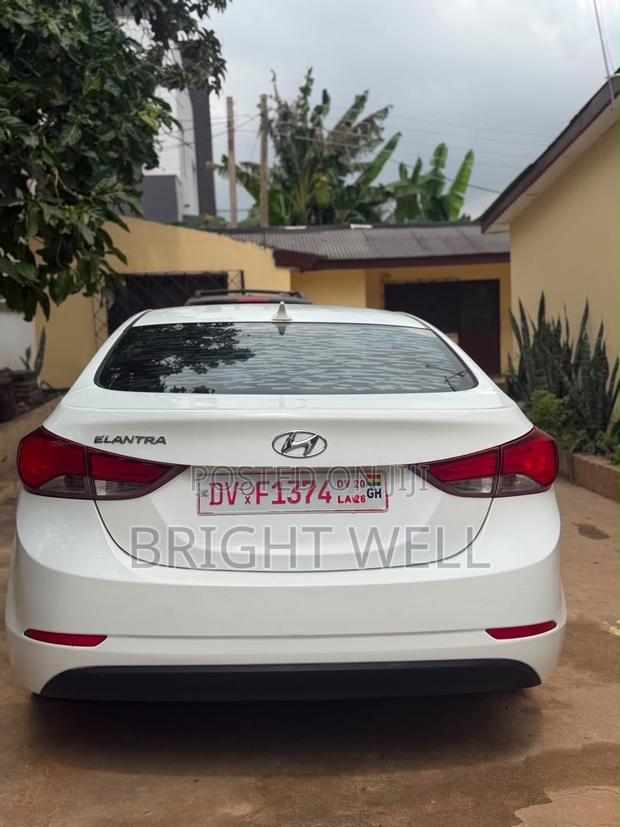 Hyundai Elantra SE 4dr Sedan (1.8L 4cyl 6A) 2014 White