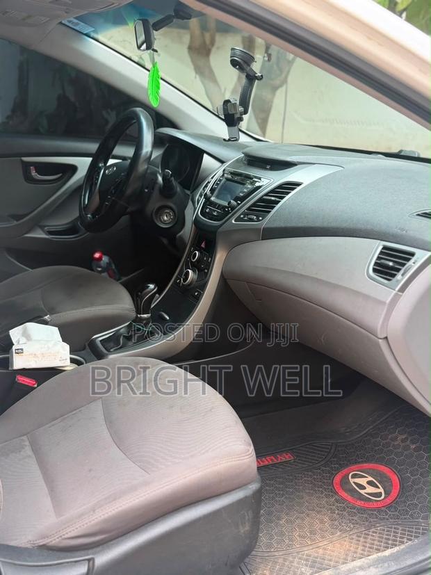 Hyundai Elantra SE 4dr Sedan (1.8L 4cyl 6A) 2014 White