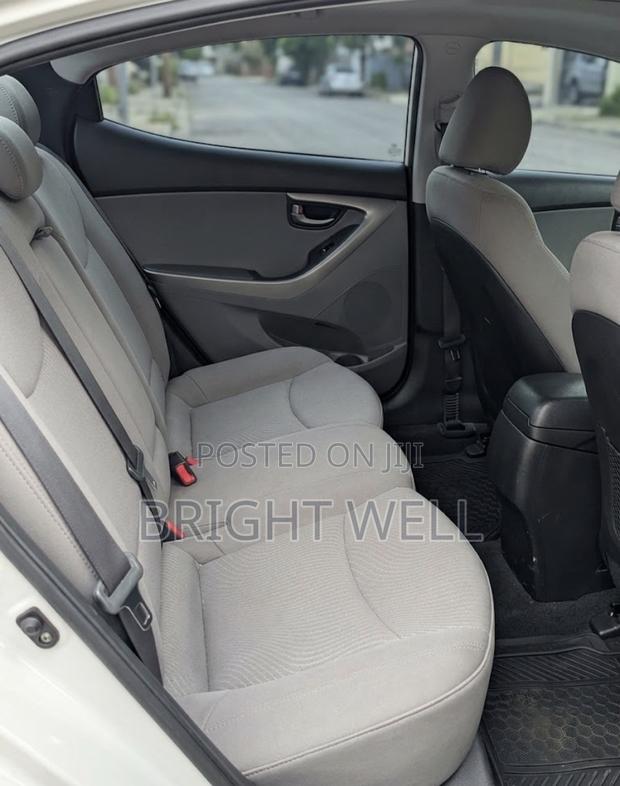 Hyundai Elantra SE 4dr Sedan (1.8L 4cyl 6A) 2014 White