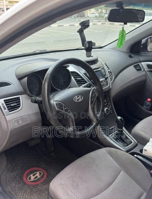 Hyundai Elantra SE 4dr Sedan (1.8L 4cyl 6A) 2014 White