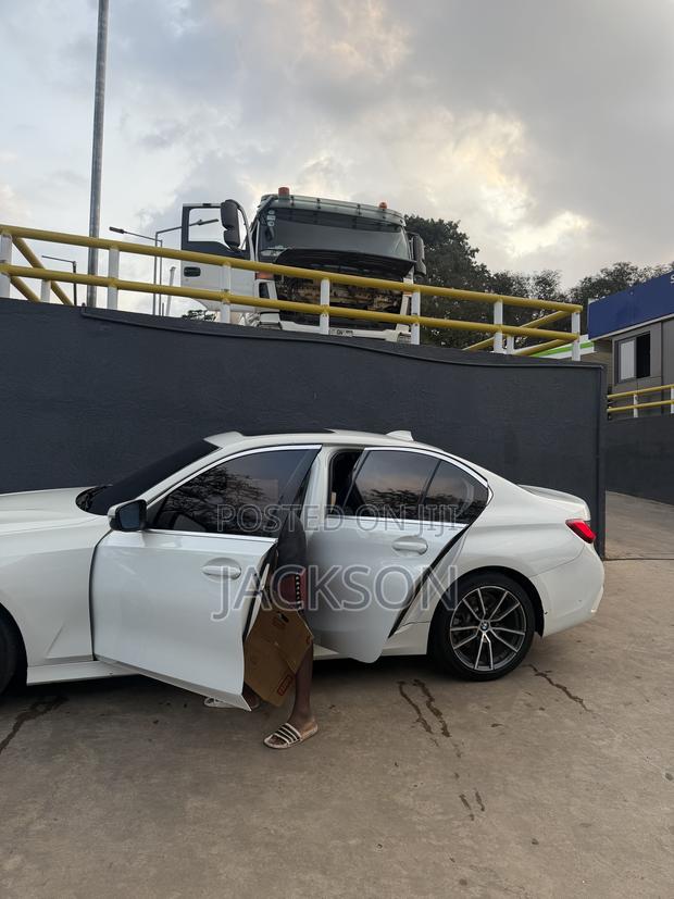BMW 330i 2019 White