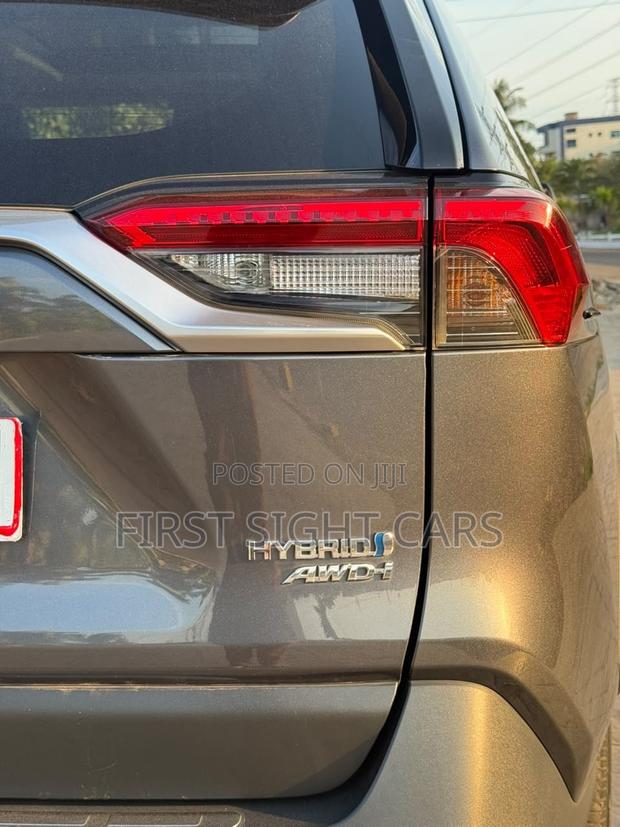 Toyota RAV4 XLE Premium AWD 2024 Gray