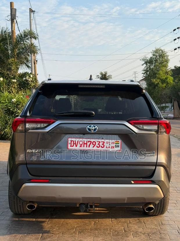 Toyota RAV4 XLE Premium AWD 2024 Gray