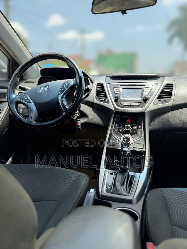 Hyundai Elantra SE Sedan FWD (1.8L 4cyl 6A) 2016 Gray