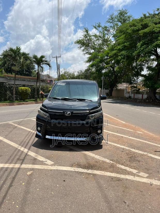 Toyota Voxy Hybrid X 2WD 7-Seater 2014 Black