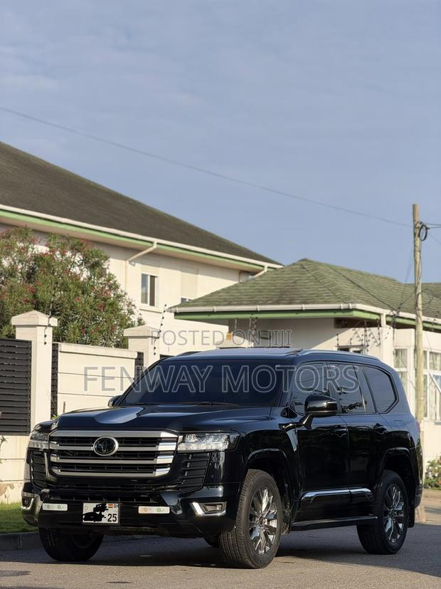 Toyota Land Cruiser LC300 2022 Black