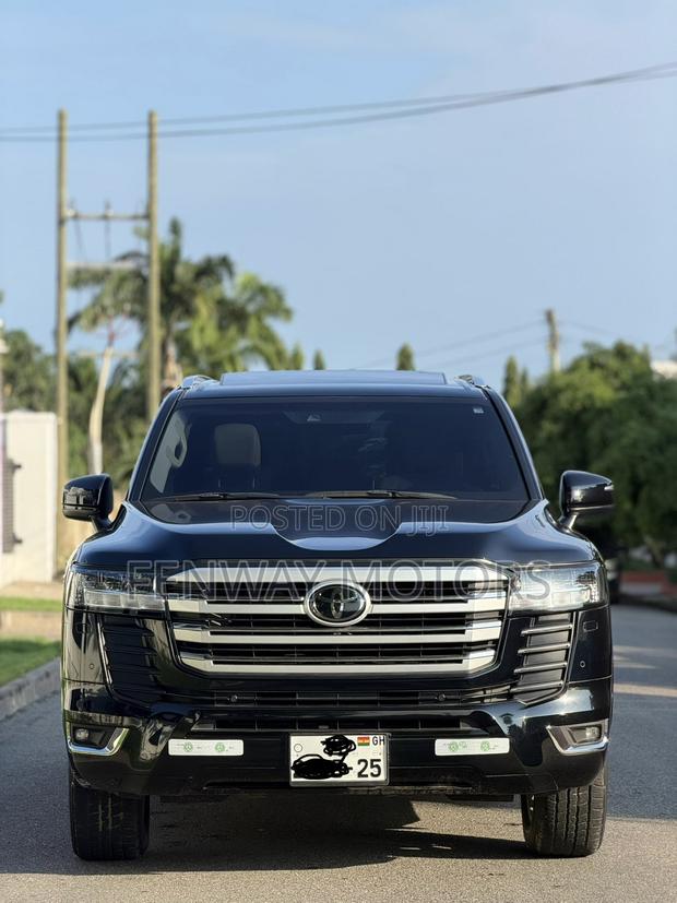Toyota Land Cruiser LC300 2022 Black