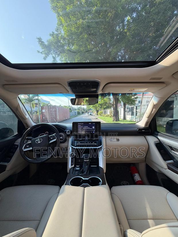 Toyota Land Cruiser LC300 2022 Black