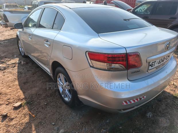 Toyota Avensis 2011 Gray