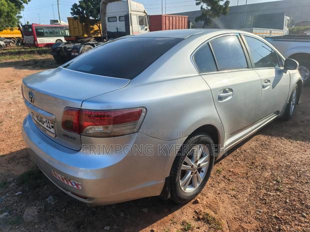 Toyota Avensis 2011 Gray
