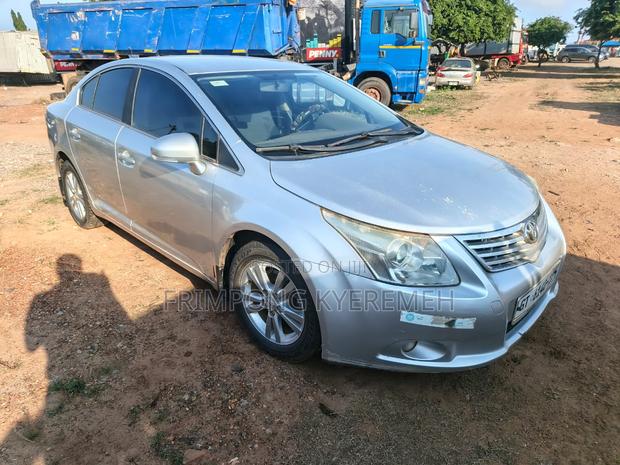 Toyota Avensis 2011 Gray