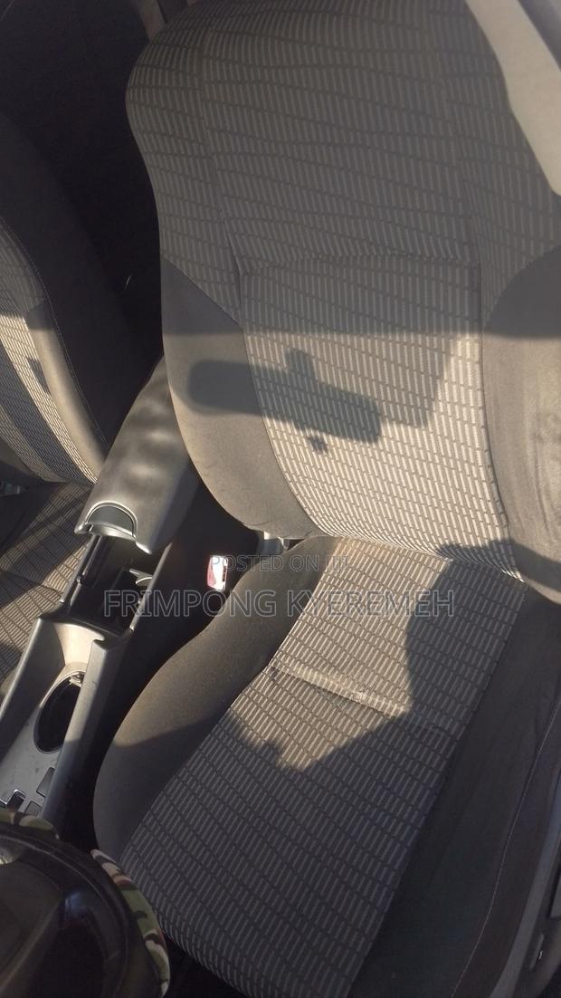 Toyota Avensis 2011 Gray