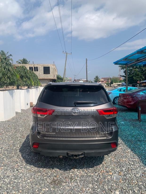 Toyota Highlander Limited 4x2 V6 (3.5L 6cyl 8A) 2018 Gray