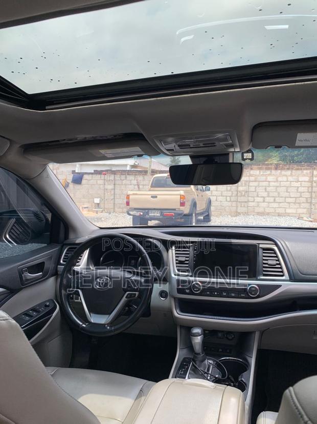 Toyota Highlander Limited 4x2 V6 (3.5L 6cyl 8A) 2018 Gray