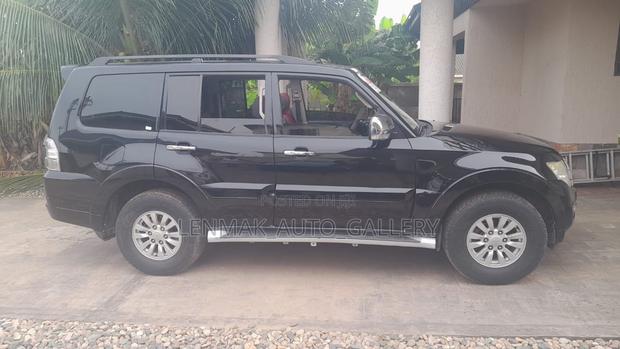 Mitsubishi Pajero 2015 Black