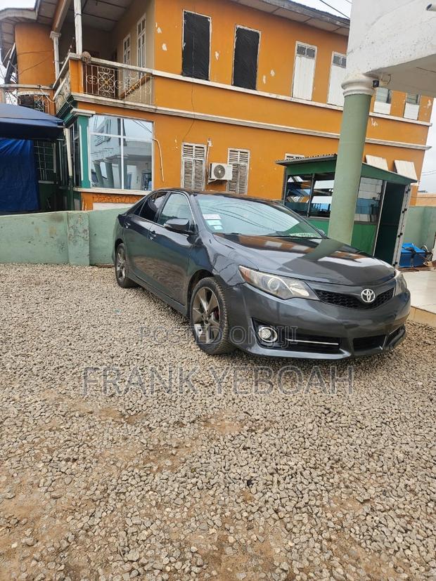 Toyota Camry 2014 Gray