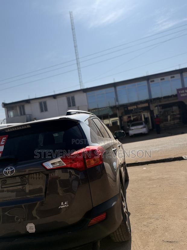 Toyota RAV4 LE 4dr SUV AWD (2.5L 4cyl 6A) 2015 Gray