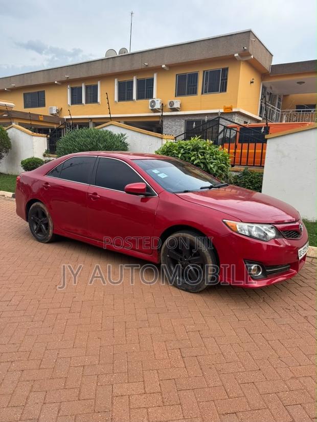 Toyota Camry 2014 Red