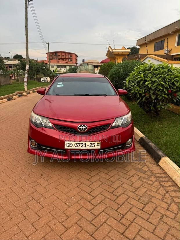 Toyota Camry 2014 Red
