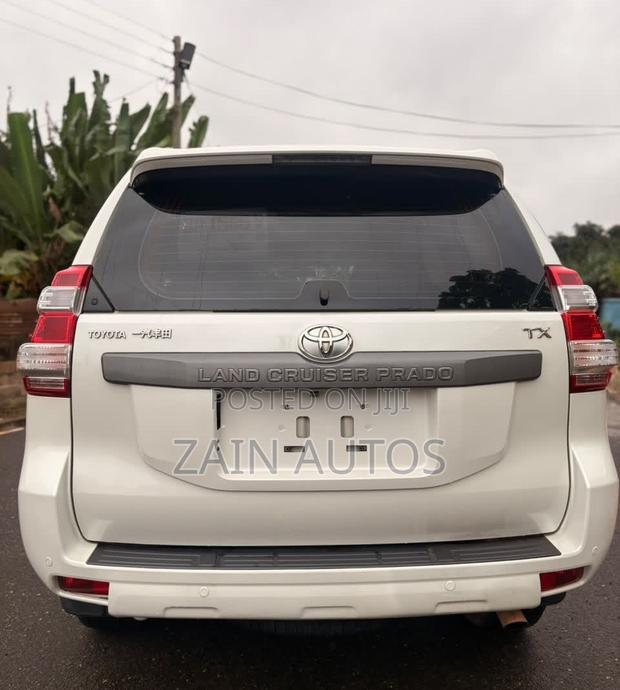 Toyota Land Cruiser Prado 2017 White