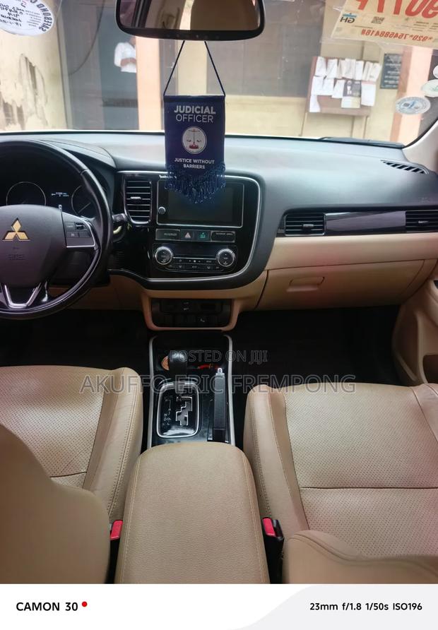 Mitsubishi Outlander 2017 White