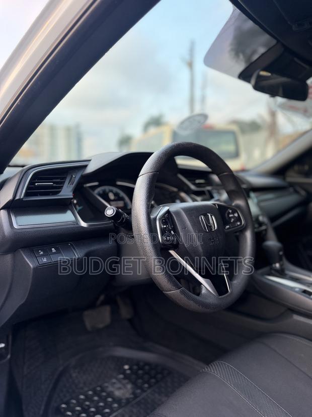 Honda Civic EX Hatchback 2019 White