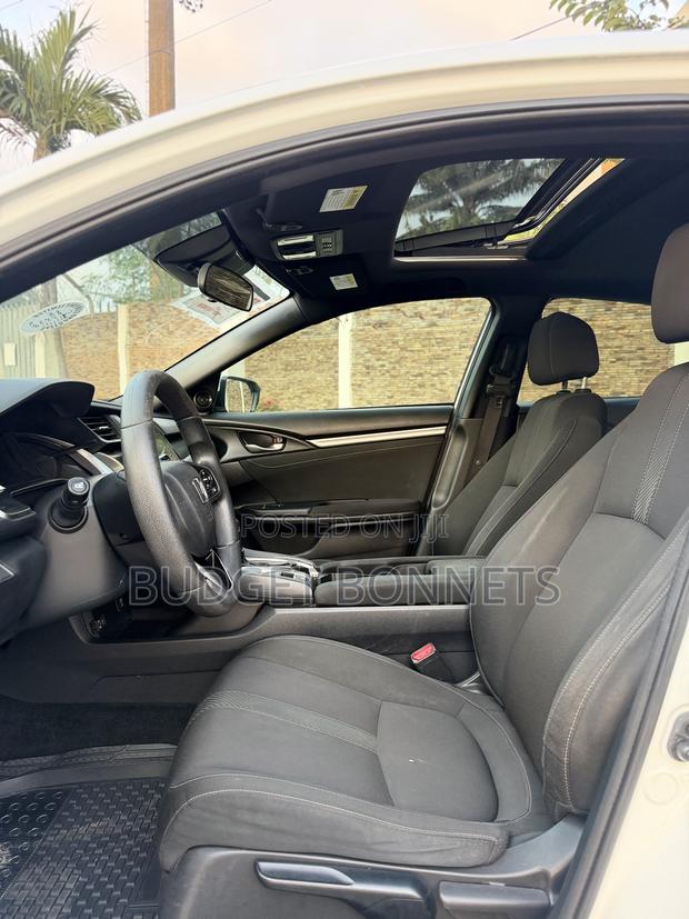 Honda Civic EX Hatchback 2019 White