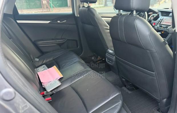 Honda Civic Touring 4dr Sedan (1.5L 4cyl) 2017 Gray