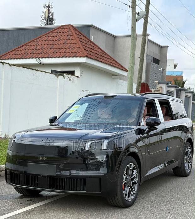 New Lynk & Co 900 2025 Black