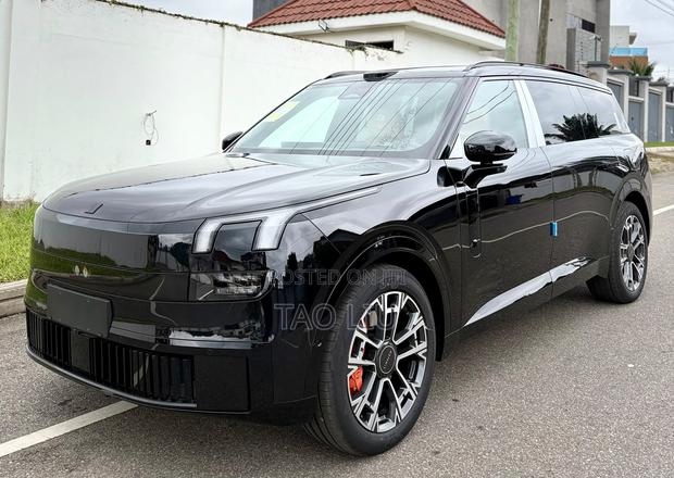 New Lynk & Co 900 2025 Black