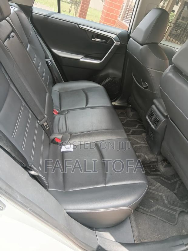 Toyota RAV4 XLE FWD 2023 White