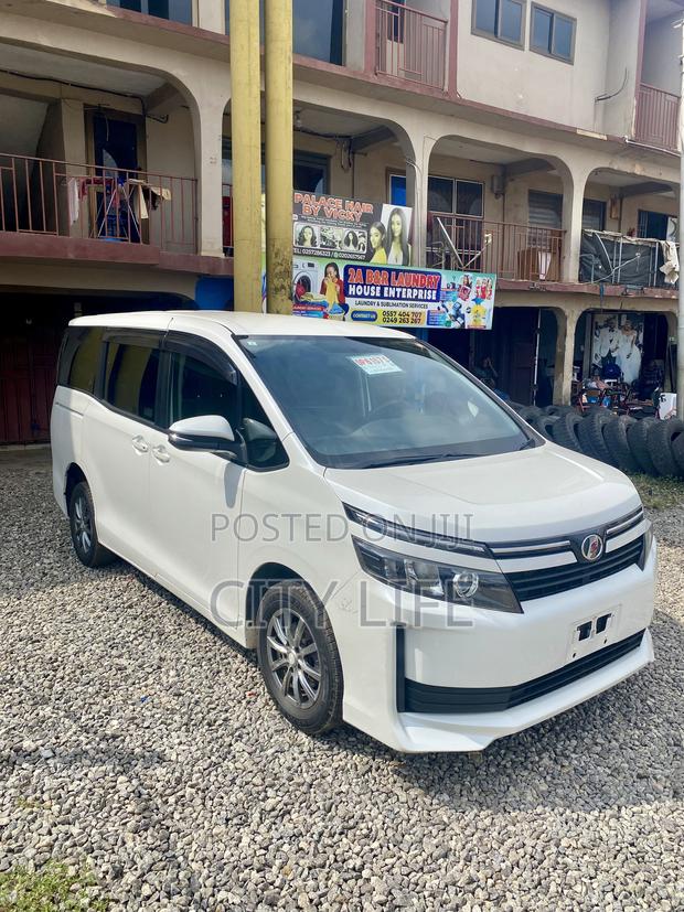 Toyota Voxy 2015 White