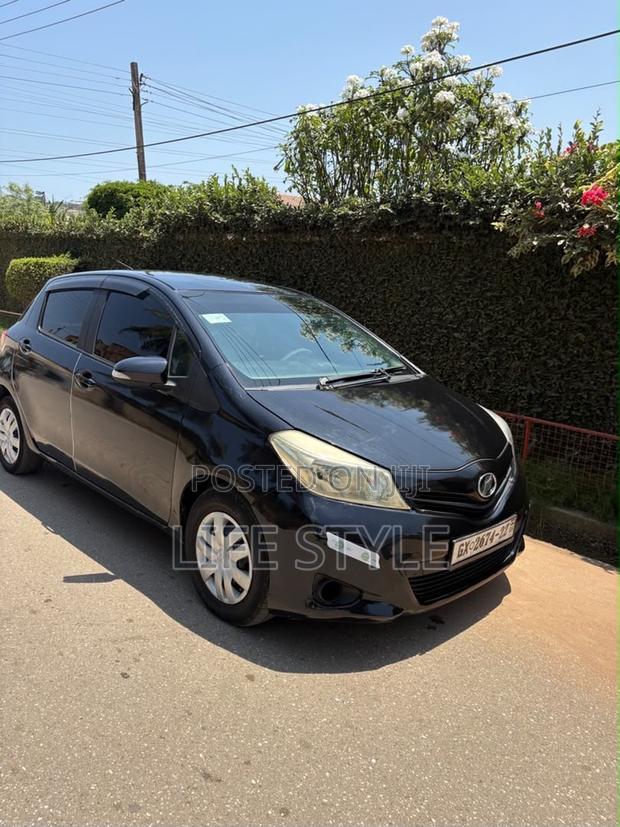 Toyota Vitz 2013 Black