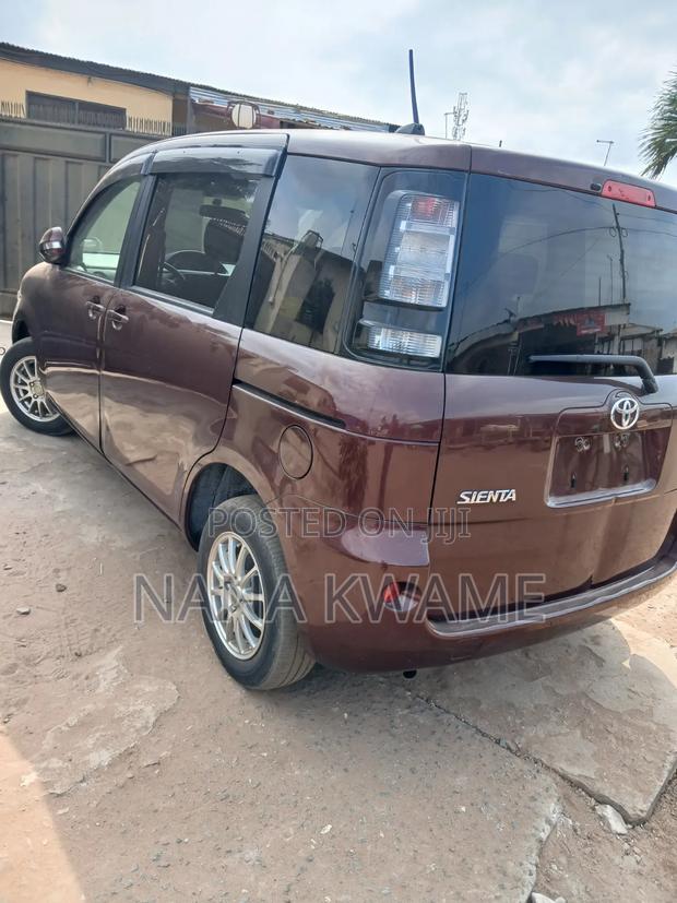 Toyota Sienta 2012 Brown