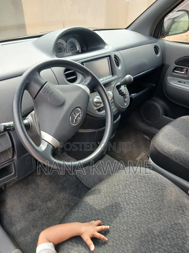 Toyota Sienta 2012 Brown