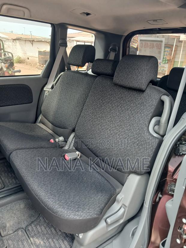 Toyota Sienta 2012 Brown