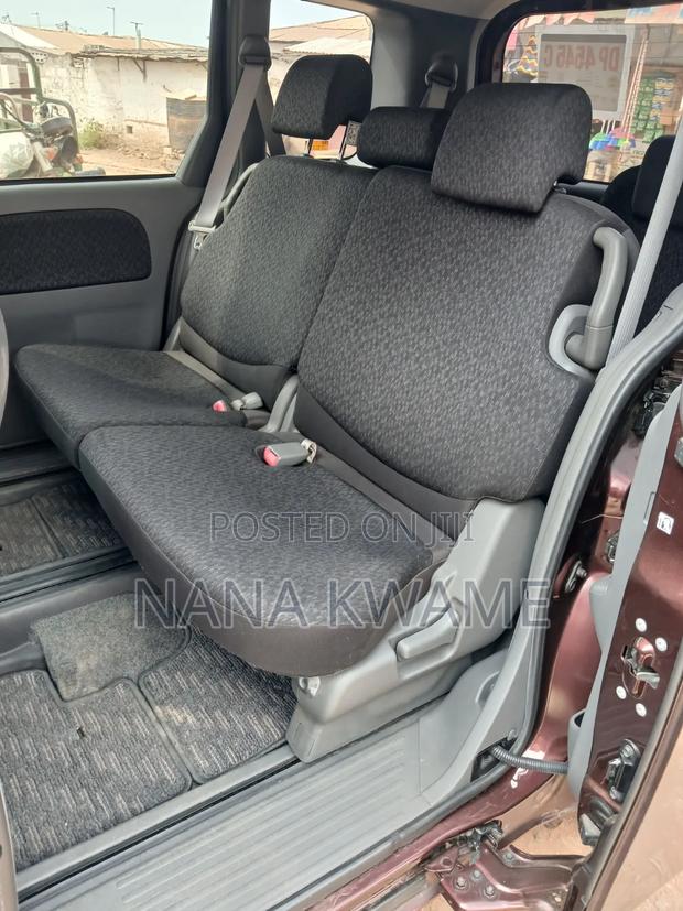 Toyota Sienta 2012 Brown
