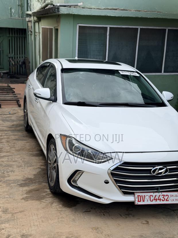 Hyundai Elantra Limited Sedan FWD (2.0L 4cyl 6A) 2017 White