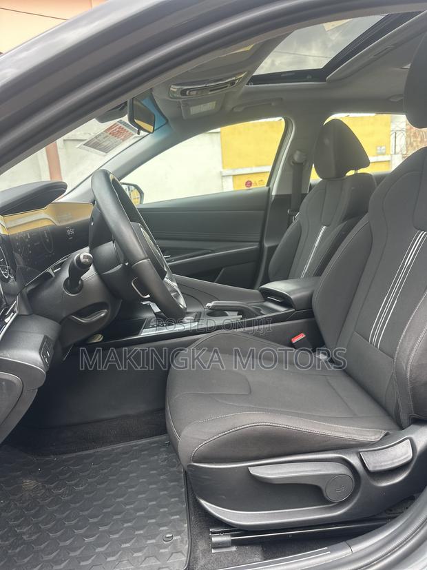 Hyundai Elantra Limited 2024 Gray