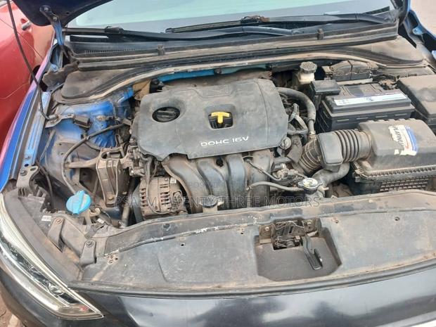 Hyundai Elantra 2017 Blue