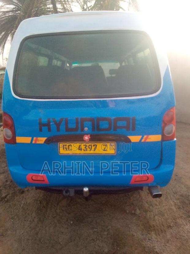 Hyundai H200 2001 Blue