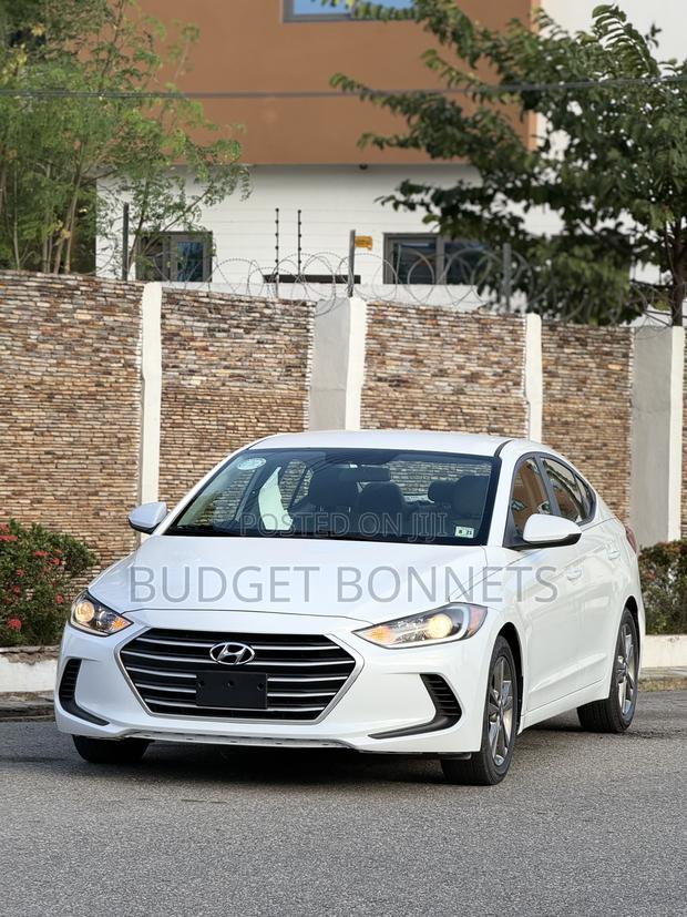 Hyundai Elantra SE Sedan FWD (2.0L 4cyl 6M) 2017 White