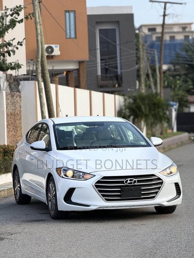 Hyundai Elantra SE Sedan FWD (2.0L 4cyl 6M) 2017 White
