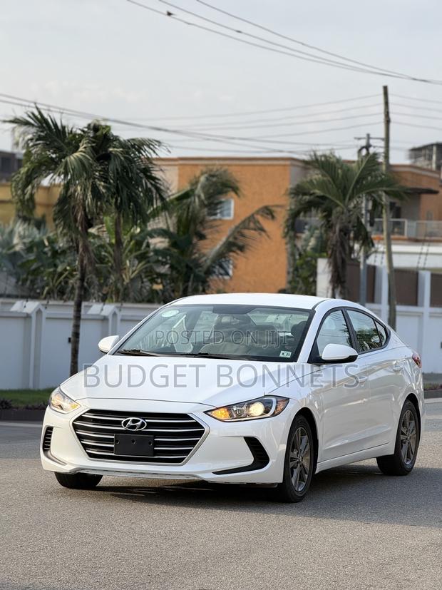 Hyundai Elantra SE Sedan FWD (2.0L 4cyl 6M) 2017 White