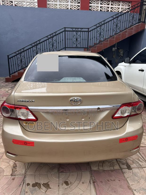 Toyota Corolla LE 4dr Sedan (1.8L 4cyl 4A) 2013 Gold